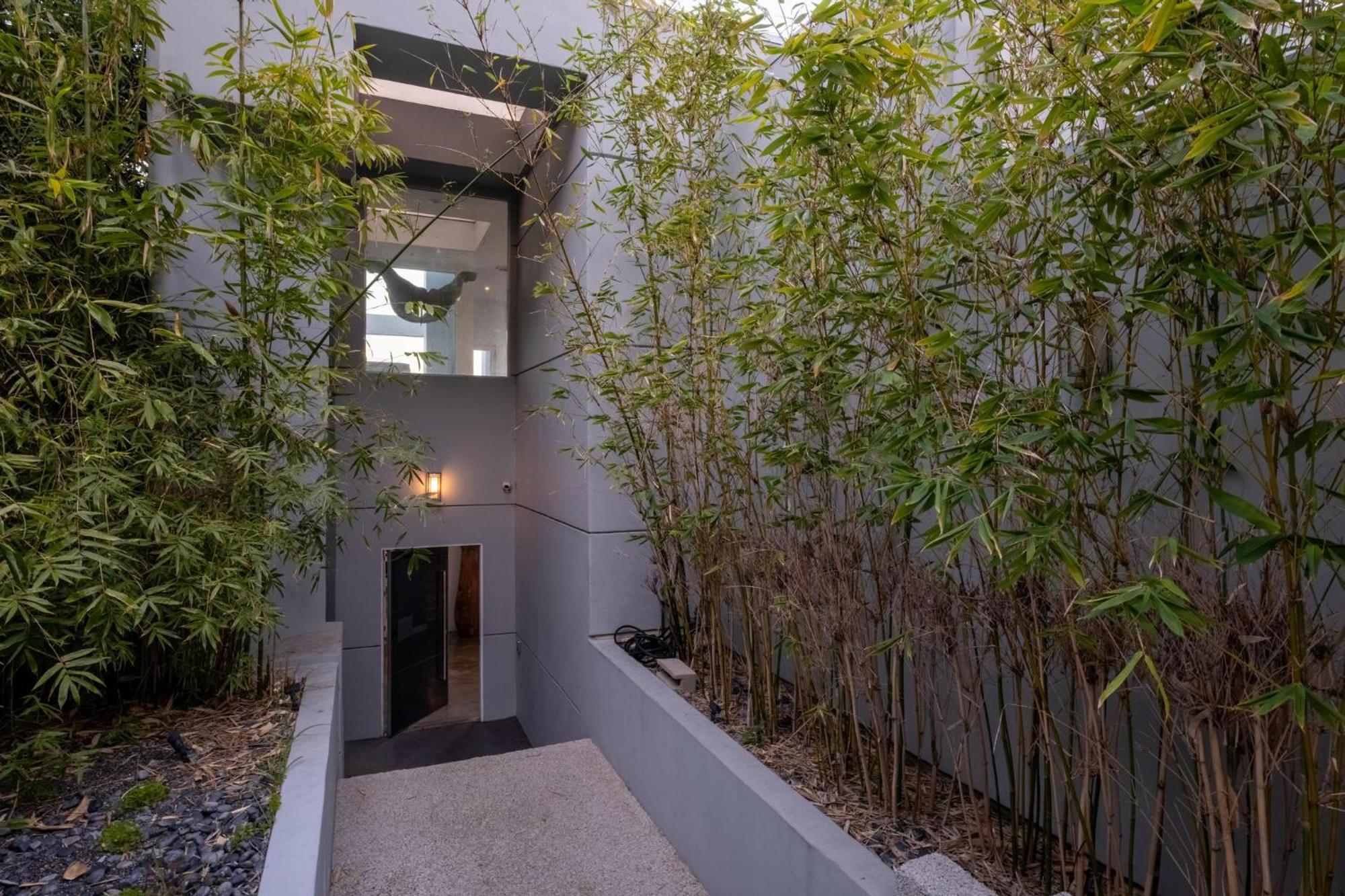 Hollywood Hills Modern Sanctuary-Jaw Dropping View Villa - Los Angeles — Photos 1