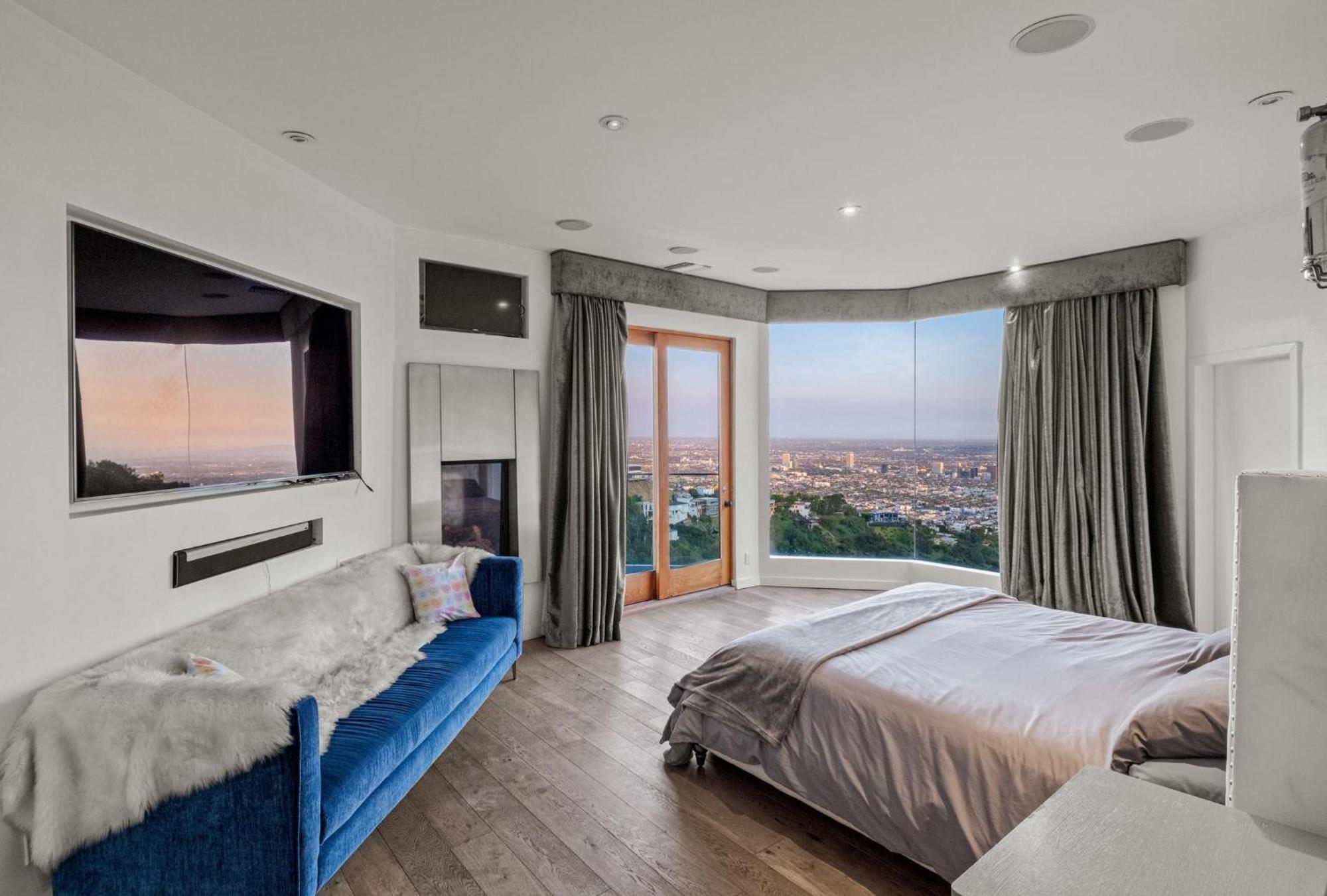 Hollywood Hills Modern Sanctuary-Jaw Dropping View Villa - Los Angeles — Photos 3